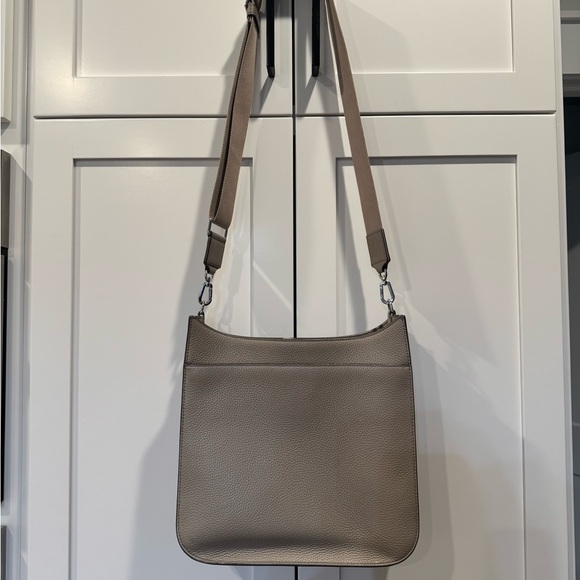 Tory Burch Thea Shoulder Bag. Great condition. - Picture 2 of 4